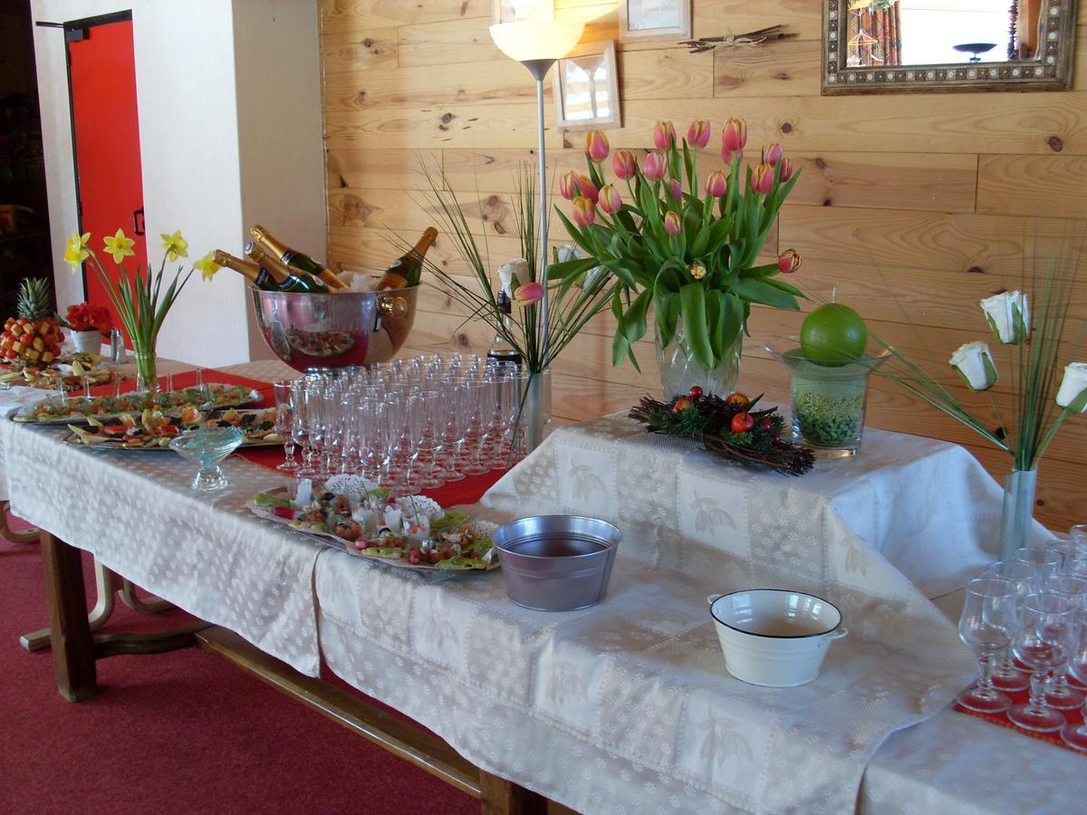 Hotel Cartusia Sarcenas Bagian luar foto